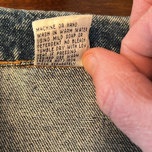 Big Hard Rock Cafe Singapore’s XL denim jean jacket 90s - Picture 5 of 12